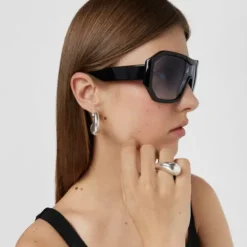 Czarne okulary przeciwsłoneczne Studs Mask