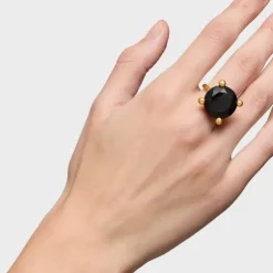 Duży pierścionek ze srebra pokrytego 18-karatowym złotem, z onyksem Color Black