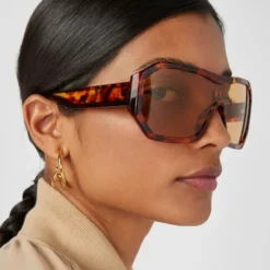 Okulary przeciwsłoneczne Studs Mask w kolorze havana