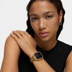 Smartwatch D-Connect ze złotą stalową bransoletą IPG.